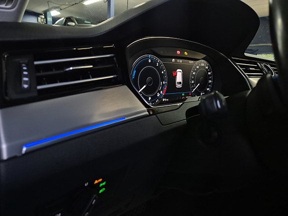 Volkswagen Passat 11 of 27