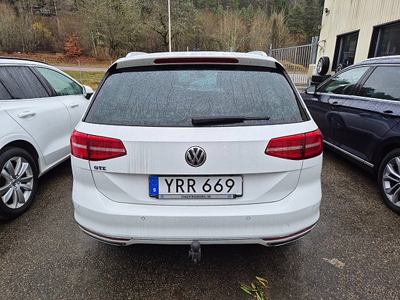 Volkswagen Passat 9 of 27
