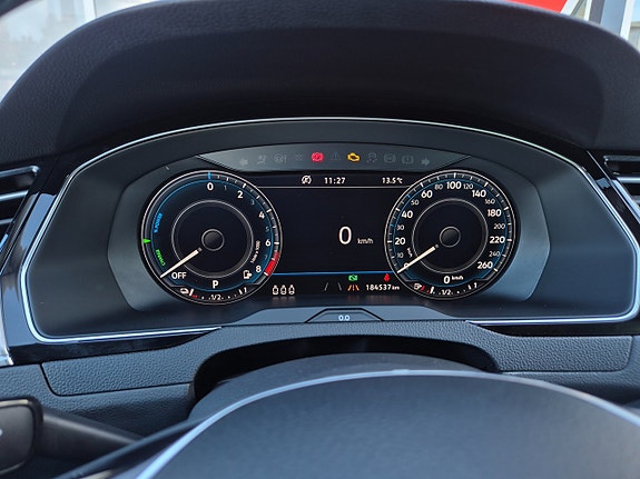 Volkswagen Passat 6 of 27