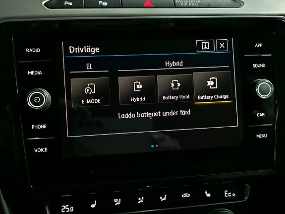 Volkswagen Passat 17 of 27