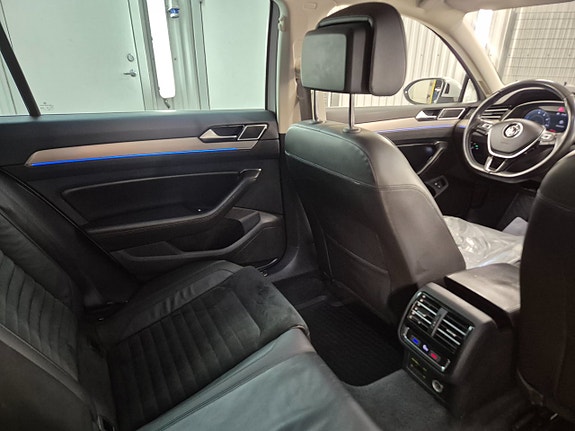 Volkswagen Passat 21 of 27