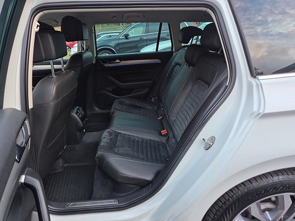 Volkswagen Passat 18 of 27