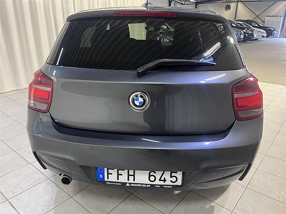 BMW 118d 2 of 5