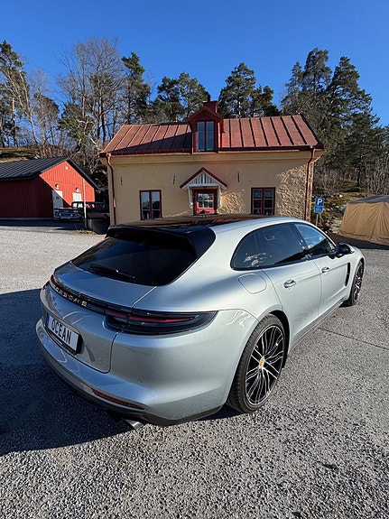 Porsche Panamera 4 4 of 5