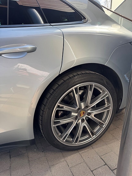 Porsche Panamera 4 18 of 21