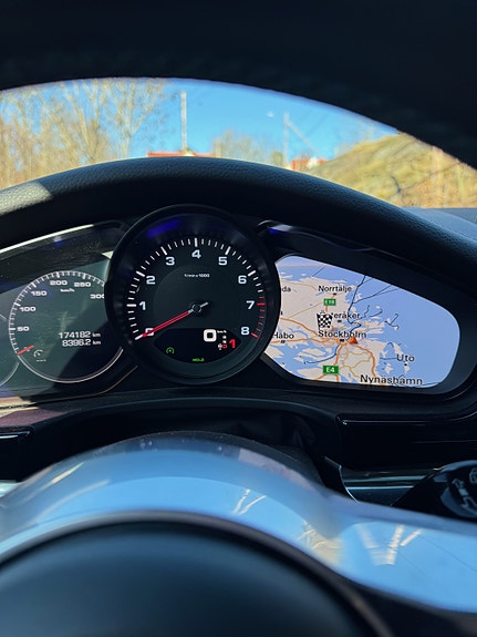 Porsche Panamera 4 14 of 21