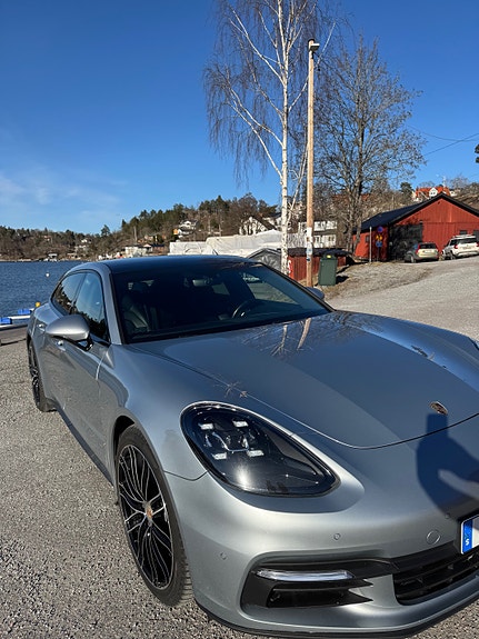 Porsche Panamera 4 2 of 5