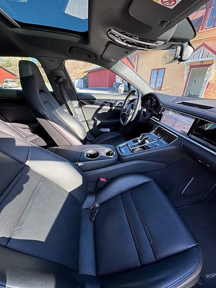 Porsche Panamera 4 13 of 21