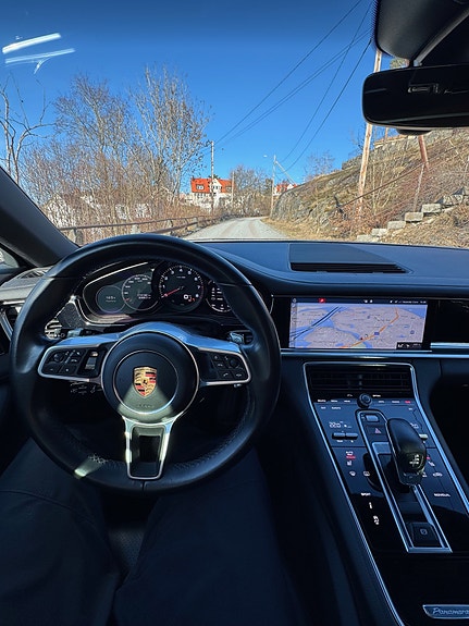 Porsche Panamera 4 16 of 21