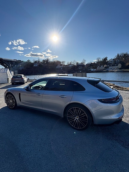 Porsche Panamera 4 5 of 5