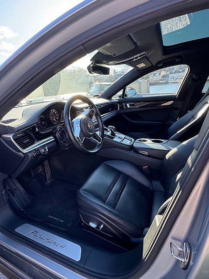 Porsche Panamera 4 9 of 21