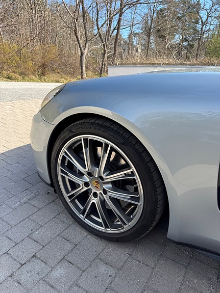 Porsche Panamera 4 17 of 21