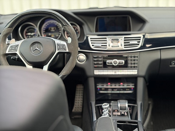 Mercedes-Benz E63 16 of 26