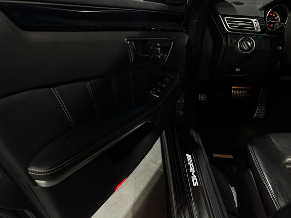 Mercedes-Benz E63 23 of 26