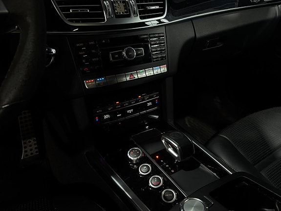 Mercedes-Benz E63 24 of 26