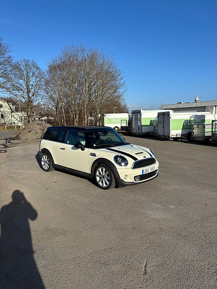 MINI Cooper S 2 of 5
