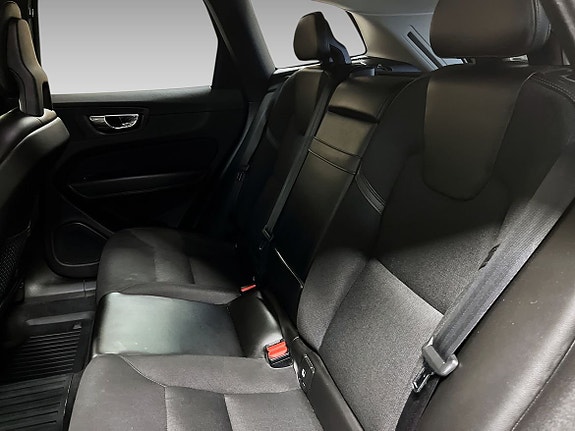 Volvo XC60 11 of 18