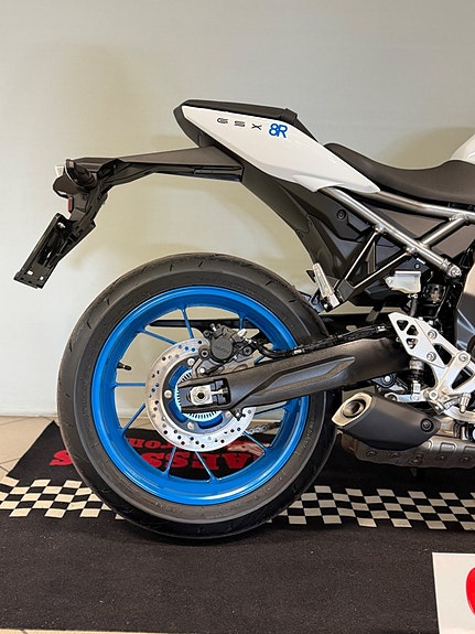 Suzuki GSX-8R 5 of 5