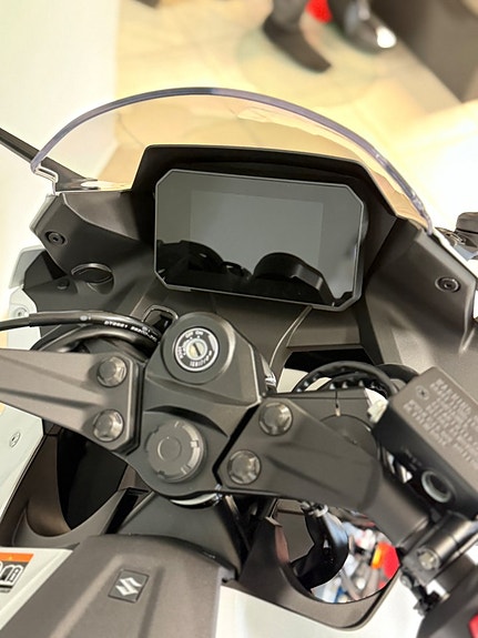 Suzuki GSX-8R 8 of 8