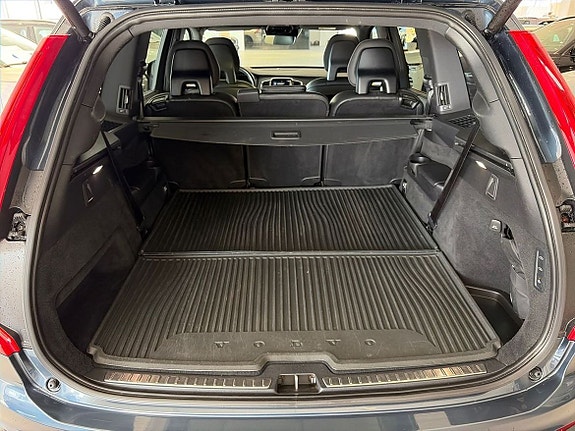 Volvo XC90 18 of 21