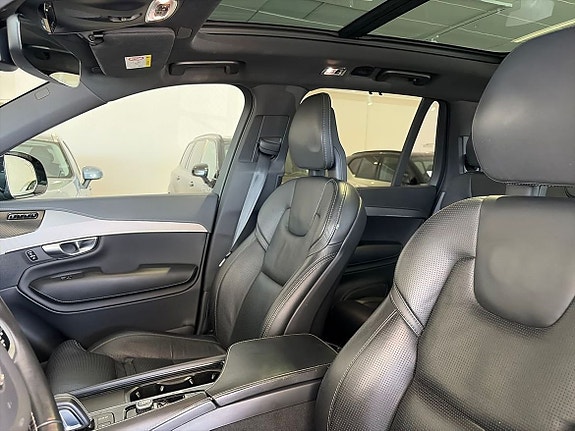 Volvo XC90 10 of 21