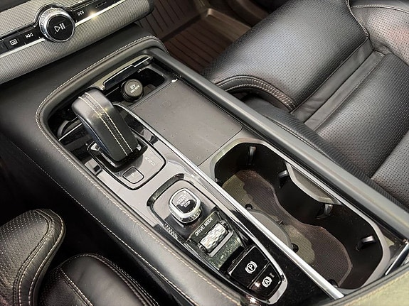 Volvo XC90 17 of 21