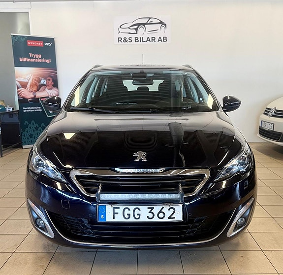 Peugeot 308 SW 2 of 5