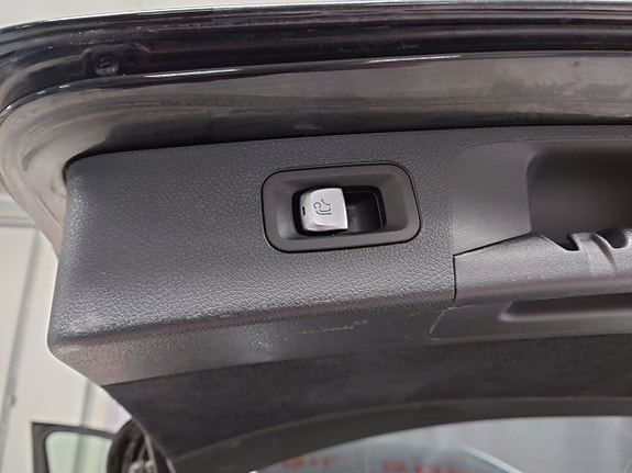 Mercedes-Benz E300 16 of 21