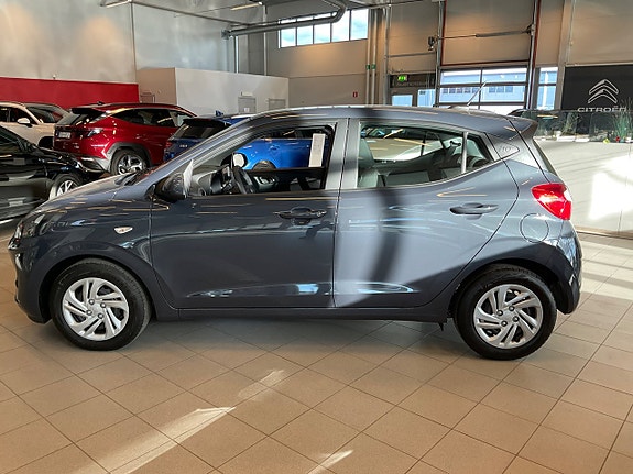 Hyundai i10 2 of 12