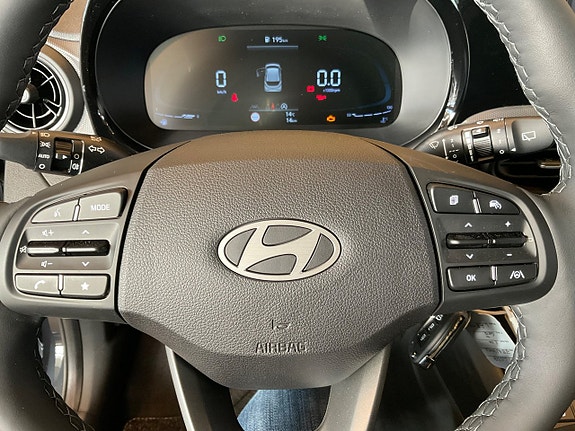 Hyundai i10 8 of 12