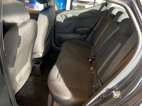 Hyundai i10 11 of 12