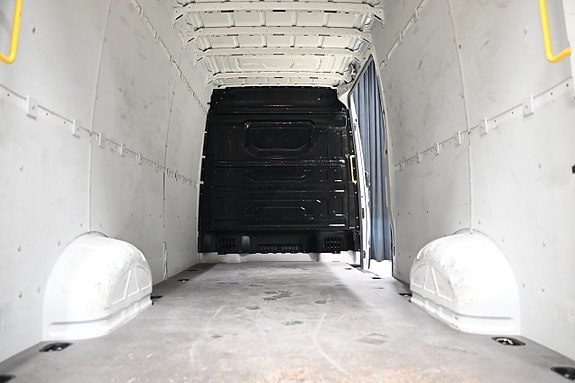 Volkswagen Crafter 6 of 27