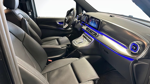 Mercedes-Benz V300 d 3 of 5