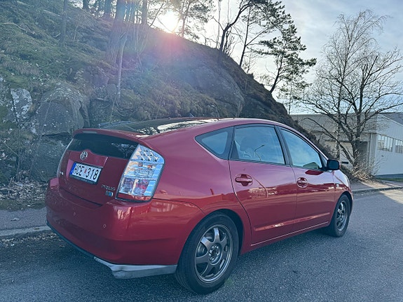 Toyota Prius 3 of 5
