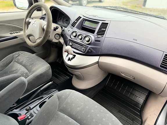 Mitsubishi Grandis 10 of 13