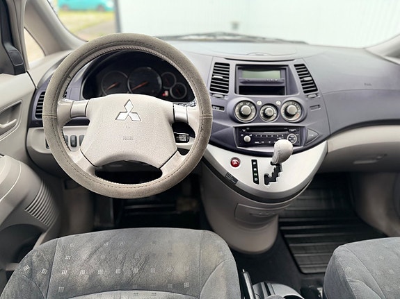 Mitsubishi Grandis 8 of 13