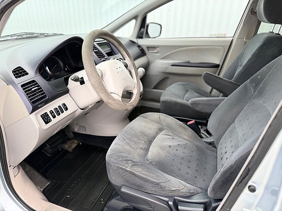 Mitsubishi Grandis 5 of 13