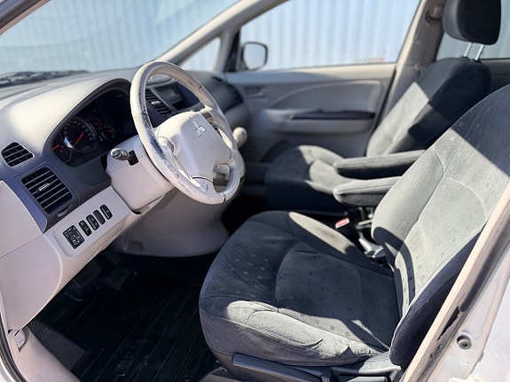 Mitsubishi Grandis 5 of 5