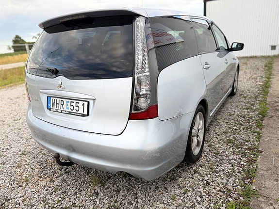 Mitsubishi Grandis 4 of 13