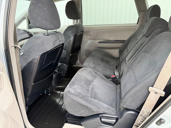 Mitsubishi Grandis 6 of 13