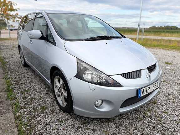 Mitsubishi Grandis 2 of 13