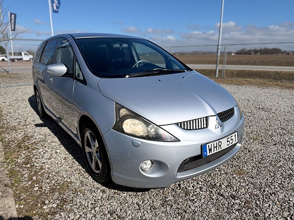 Mitsubishi Grandis 2 of 5