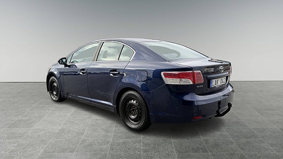 Toyota Avensis 2 of 5