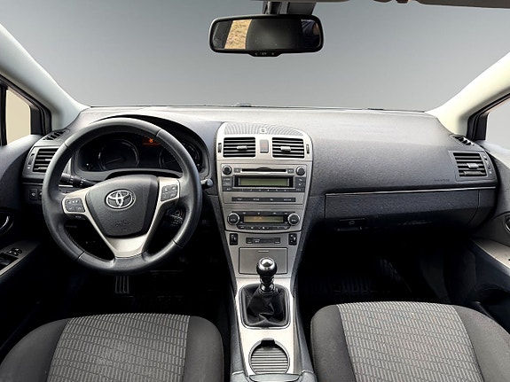 Toyota Avensis 7 of 9
