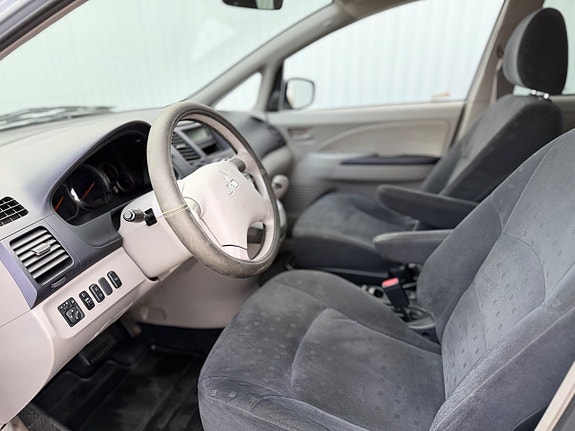 Mitsubishi Grandis 5 of 5