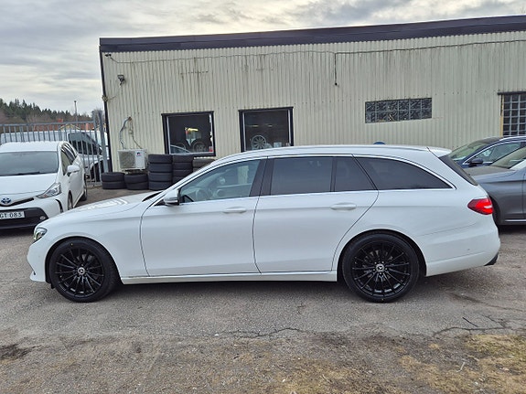 Mercedes-Benz E200 6 of 23