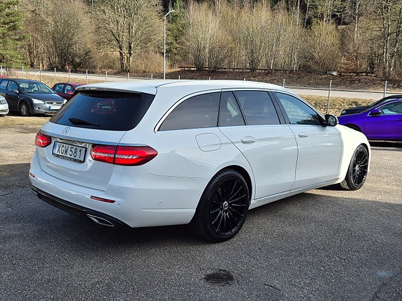 Mercedes-Benz E200 22 of 23