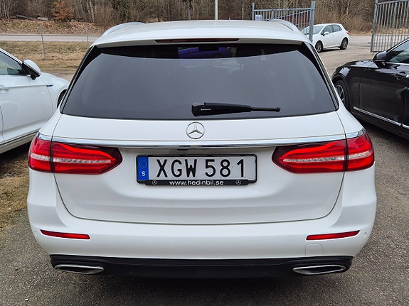 Mercedes-Benz E200 2 of 5