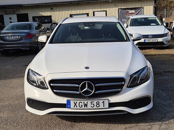 Mercedes-Benz E200 20 of 23