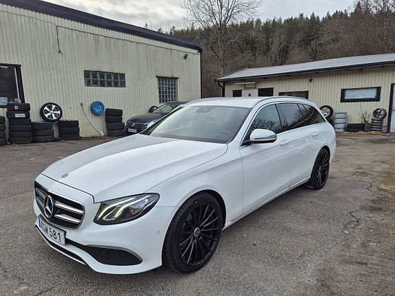 Mercedes-Benz E200 8 of 23